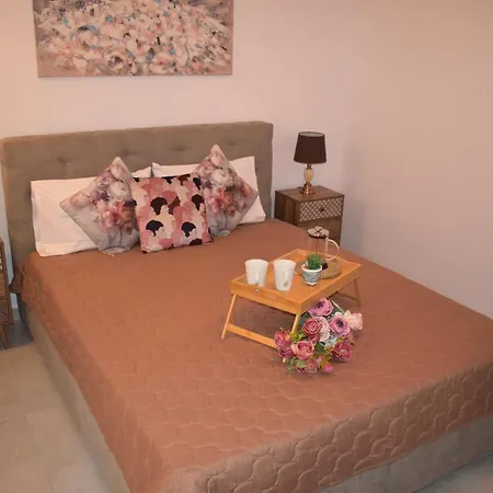 فيلة Papachristos *